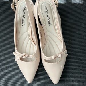 Easy Street Women's Beige Bow Slingback Heels